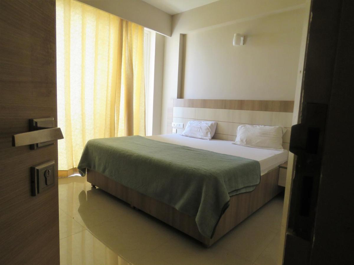 Hotel Vrindavan Inn Buitenkant foto