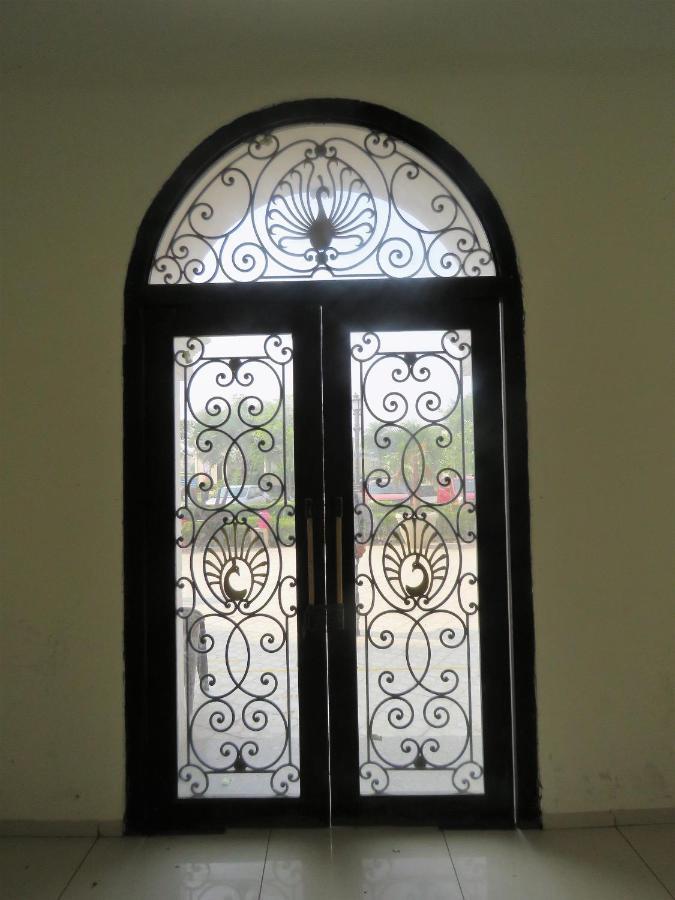 Hotel Vrindavan Inn Buitenkant foto