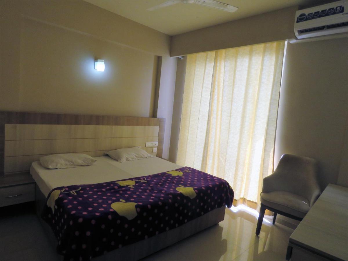 Hotel Vrindavan Inn Buitenkant foto